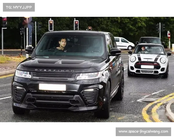 曼联球员豪车停放成热点,停车场成明星座驾展示区 曼联球员豪车停放成热点,停车场成明星座驾展示区